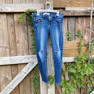 Hollister jeans with holes size 5